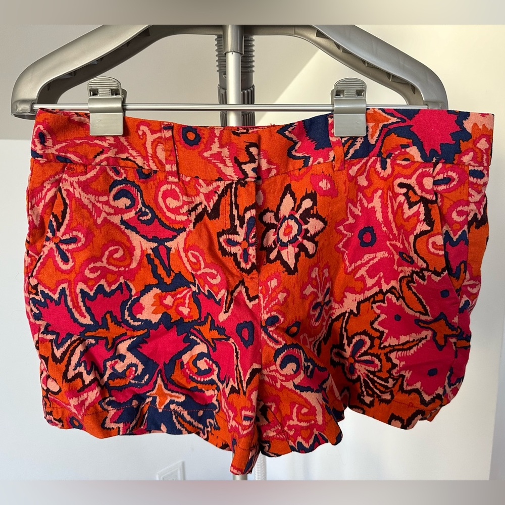 NWT loft shorts size 10 bold print
